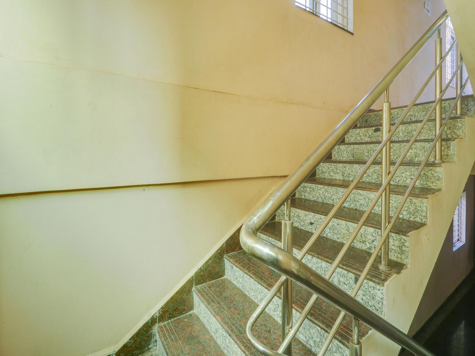Super Townhouse Qualia Prime Hotel Near Nexus Mall 하이데라바드 외부 사진