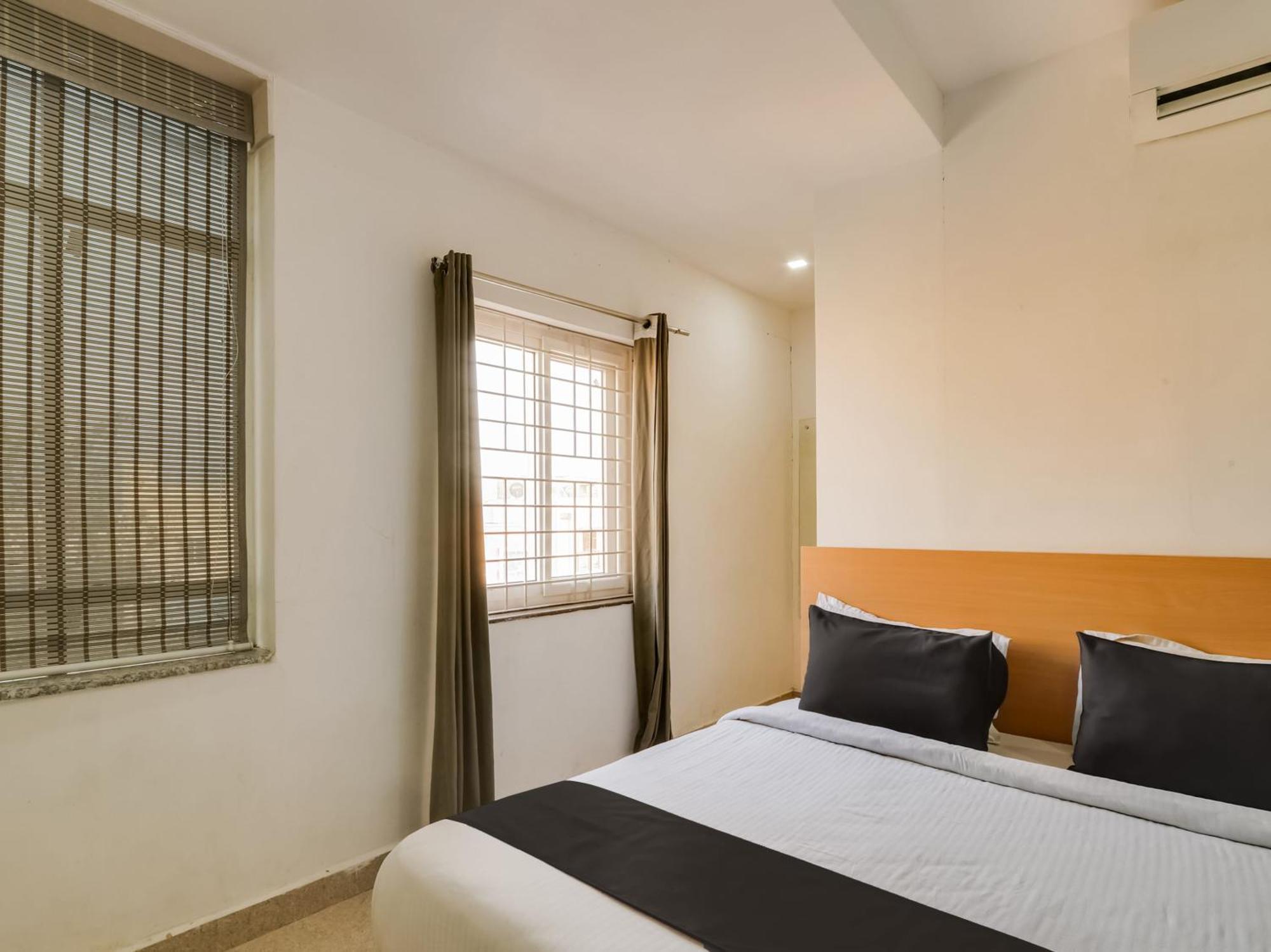 Super Townhouse Qualia Prime Hotel Near Nexus Mall 하이데라바드 외부 사진